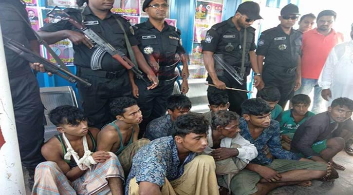 কক্সবাজারে আগ্নেয়াস্ত্র-গুলিসহ ১০ জলদস্যু আটক