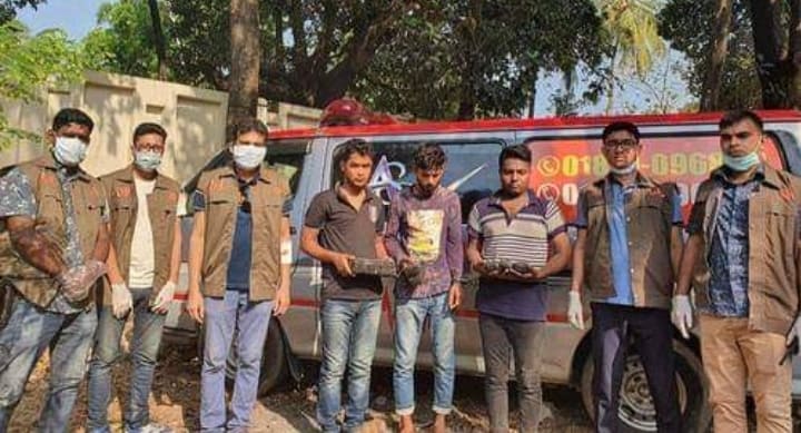 লাশ দিয়ে নিয়ে যাচ্ছিলেন ইয়াবা